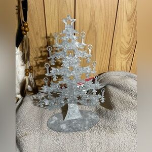 Metallic Holiday Tree Decoration